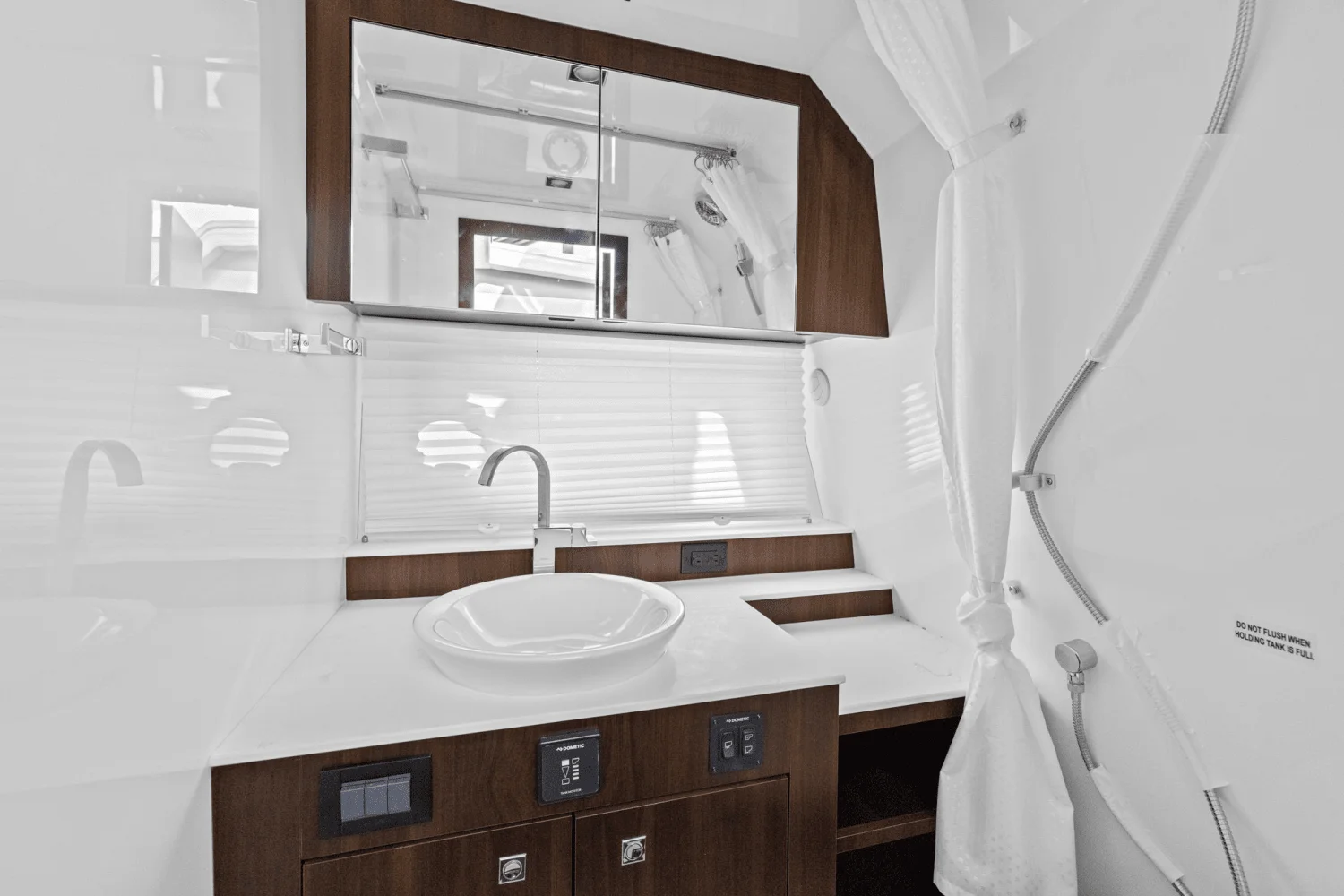 2025 Cruisers Yachts 42 GLS Outboard Image Thumbnail #26