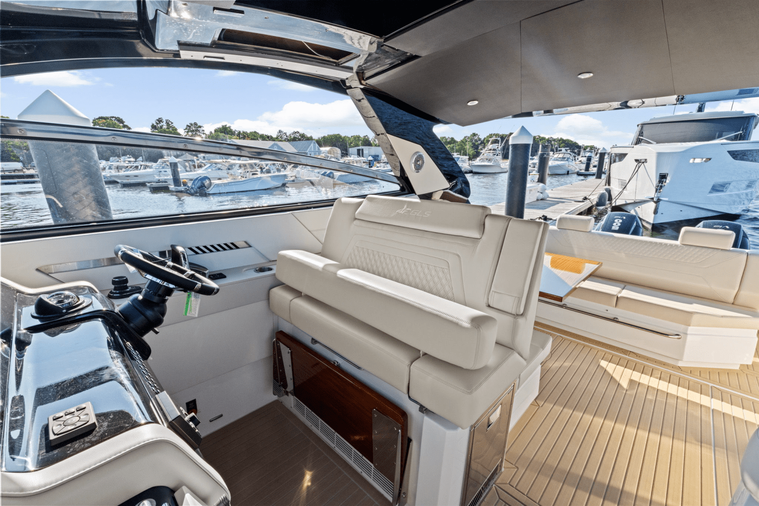 2025 Cruisers Yachts 42 GLS Outboard Image Thumbnail #16