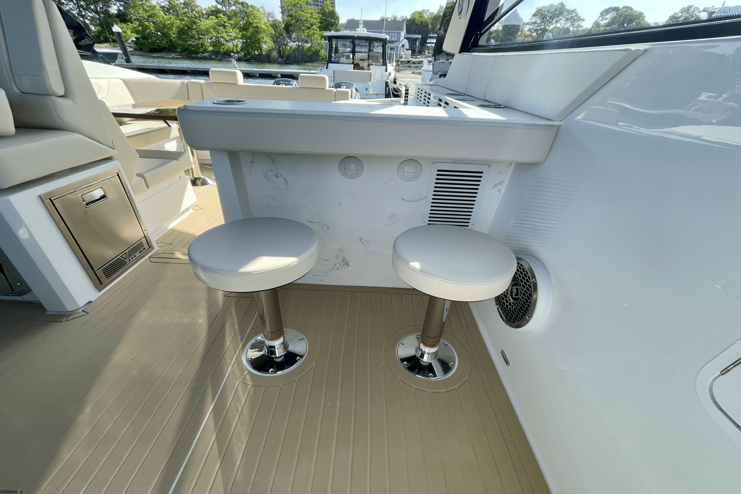 2025 Cruisers Yachts 42 GLS Outboard Image Thumbnail #22