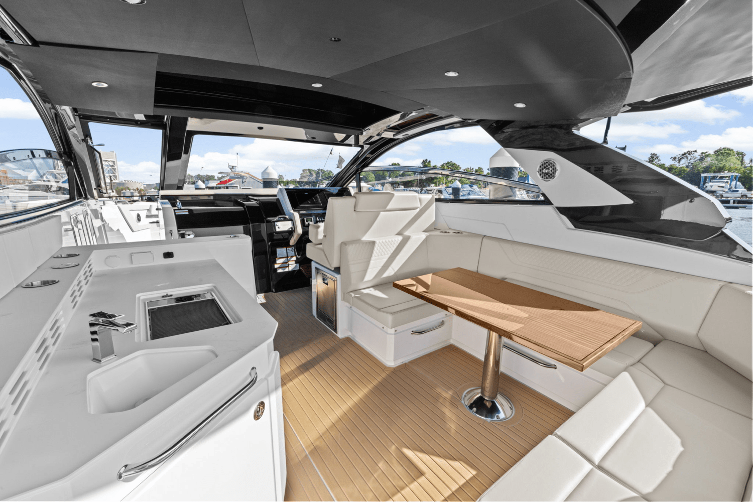 2025 Cruisers Yachts 42 GLS Outboard Image Thumbnail #9