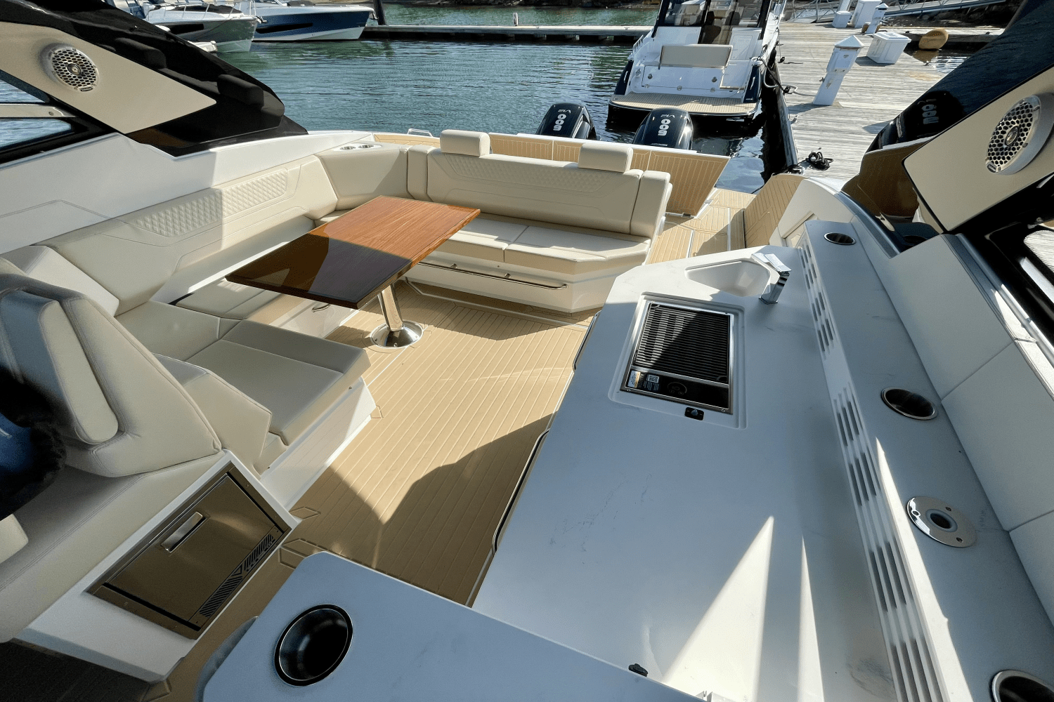 2025 Cruisers Yachts 42 GLS Outboard Image Thumbnail #19