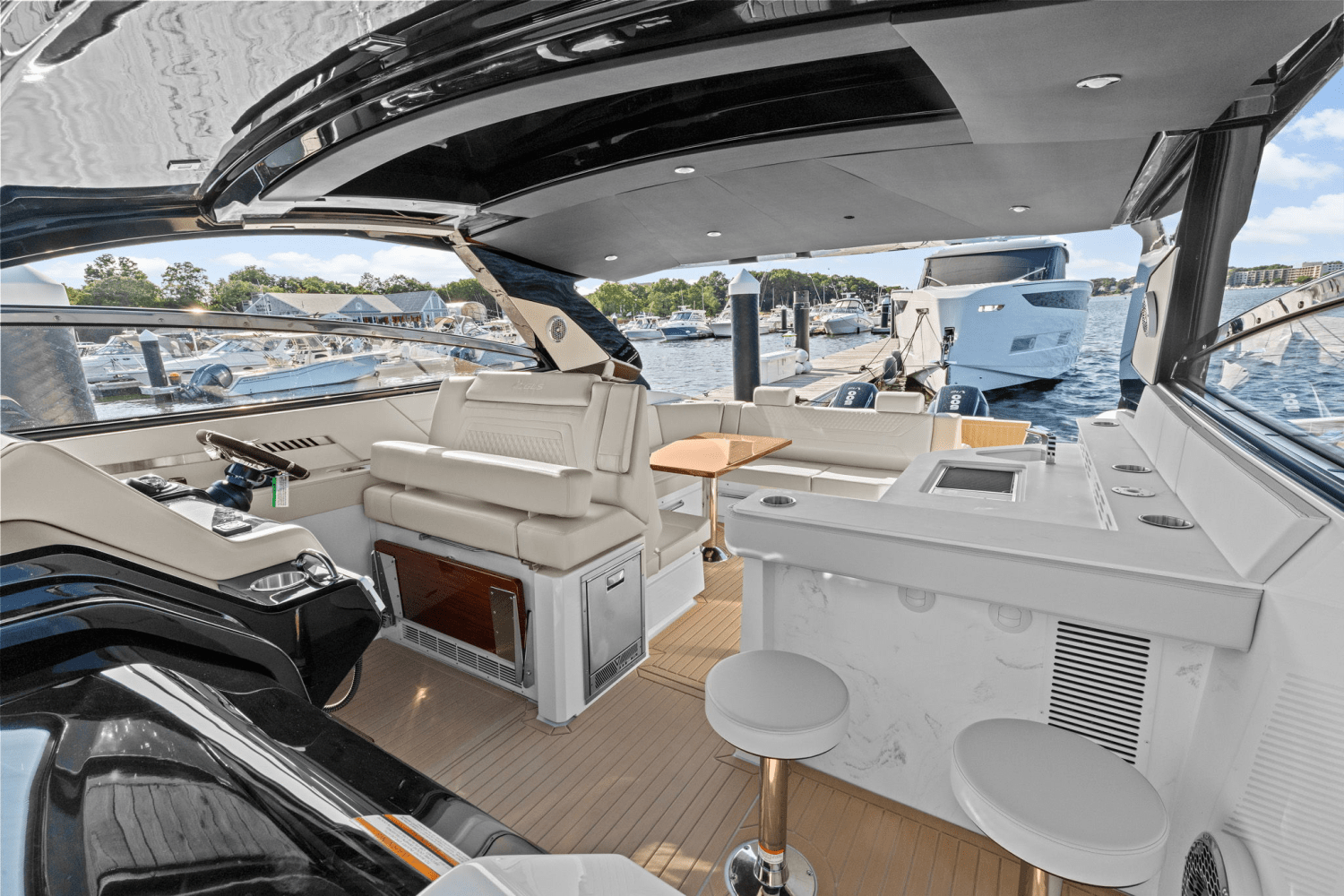 2025 Cruisers Yachts 42 GLS Outboard Image Thumbnail #15