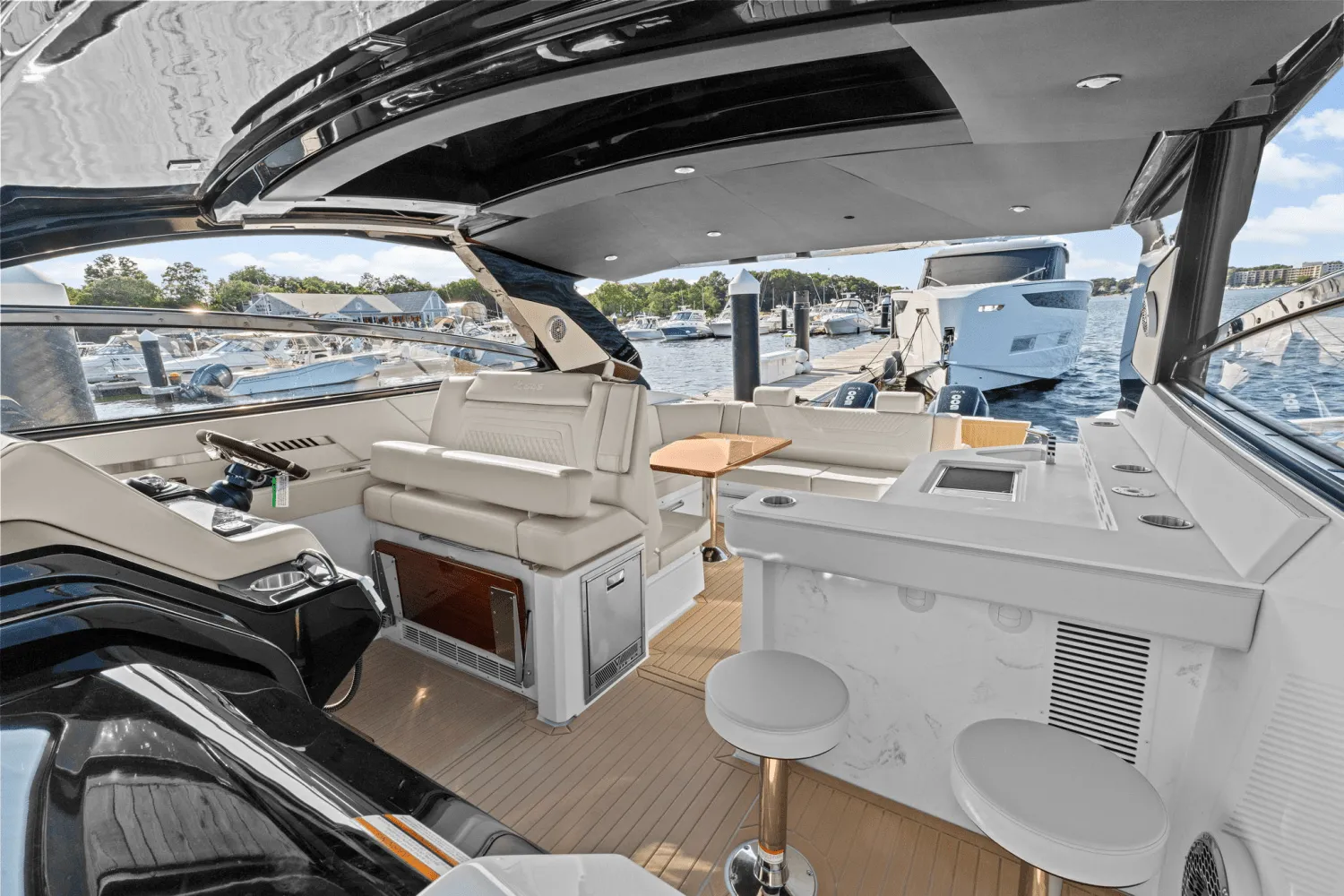2025 Cruisers Yachts 42 GLS Outboard Image Thumbnail #15