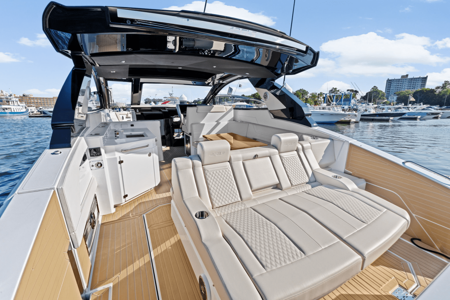 2025 Cruisers Yachts 42 GLS Outboard Image Thumbnail #5