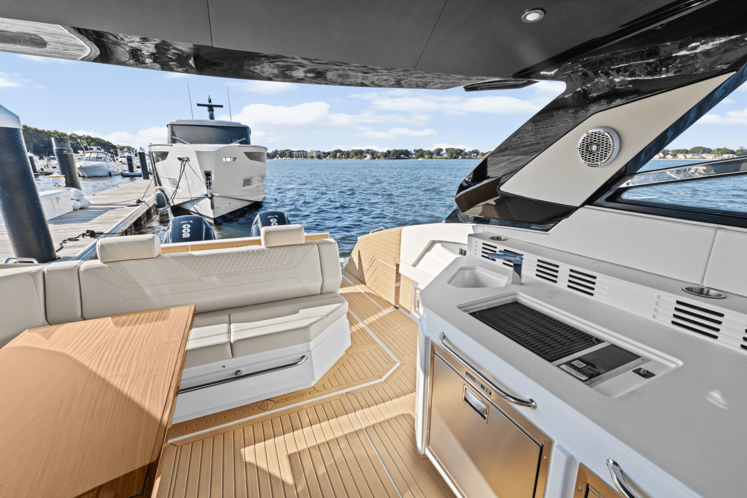 2025 Cruisers Yachts 42 GLS Outboard Image Thumbnail #12
