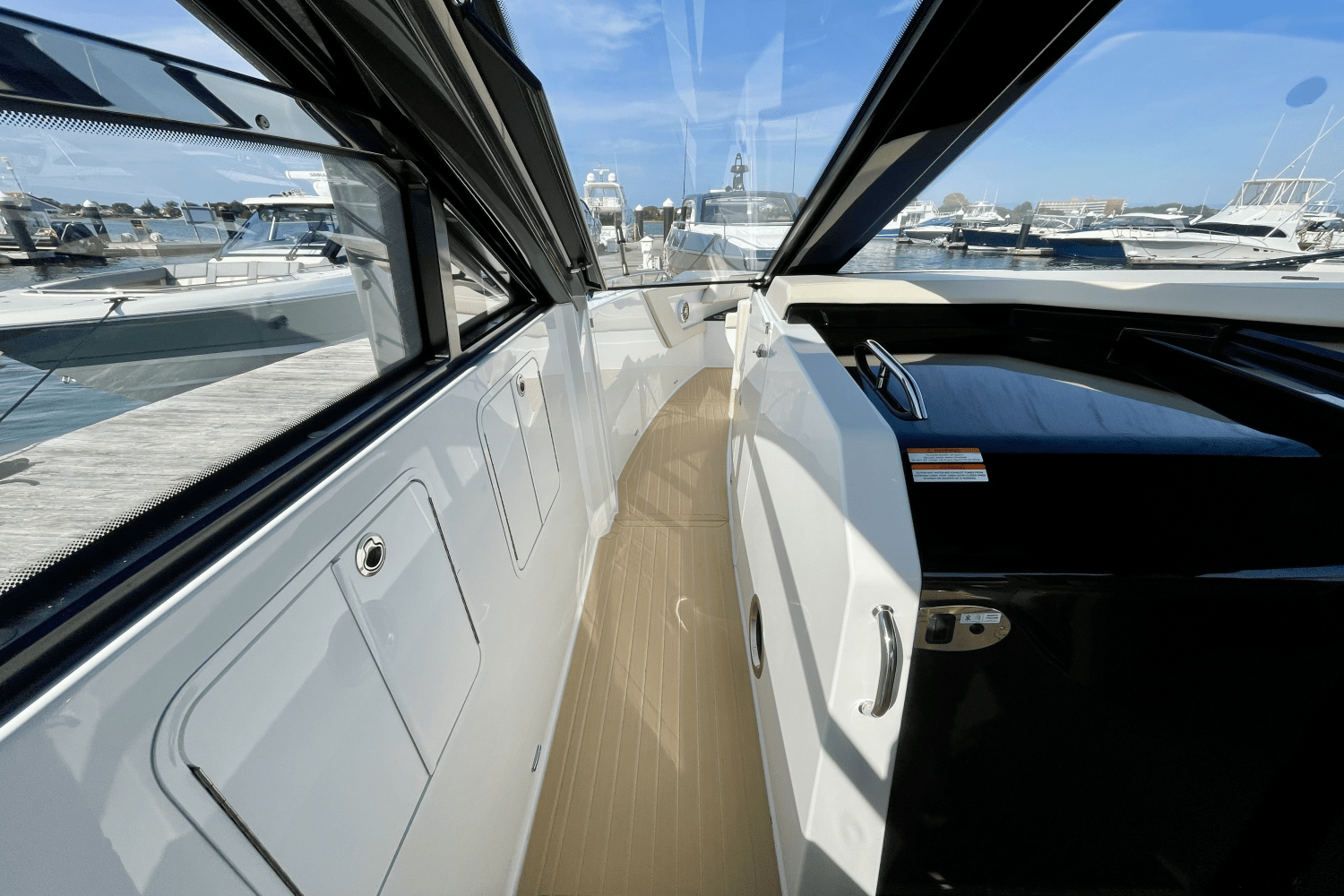 2025 Cruisers Yachts 42 GLS Outboard Image Thumbnail #23