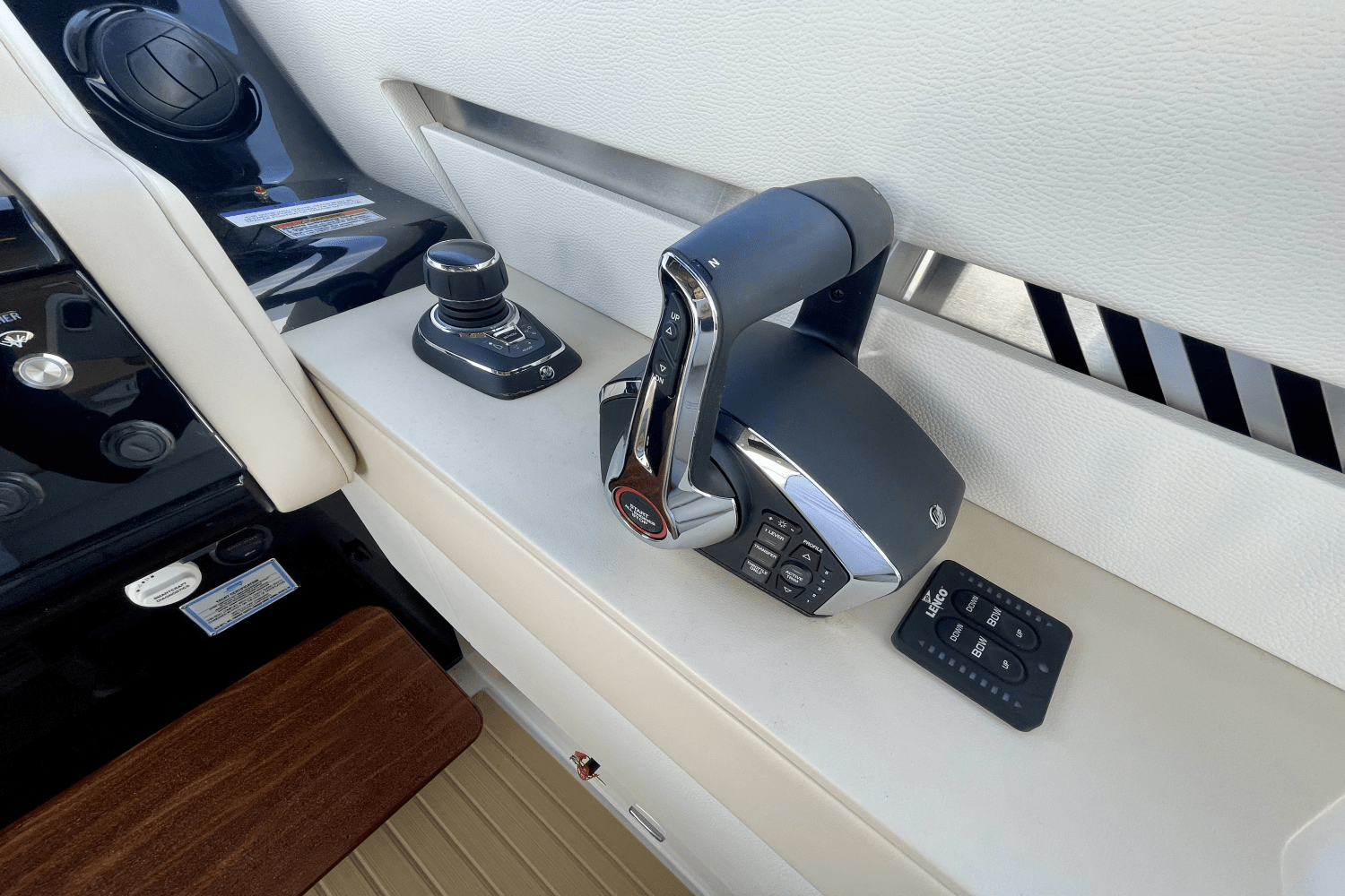2025 Cruisers Yachts 42 GLS Outboard Image Thumbnail #16