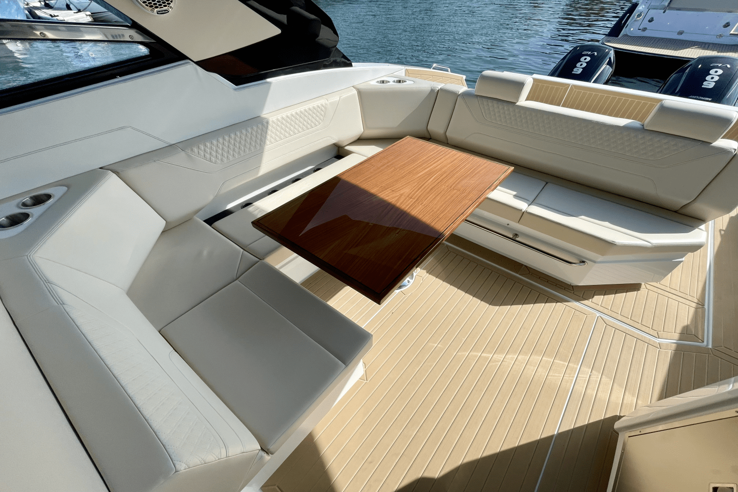 2025 Cruisers Yachts 42 GLS Outboard Image Thumbnail #6