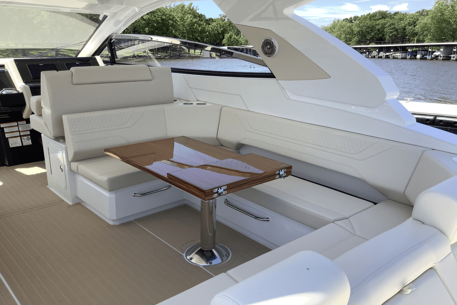 2025 Cruisers Yachts 42 GLS Image Thumbnail #7