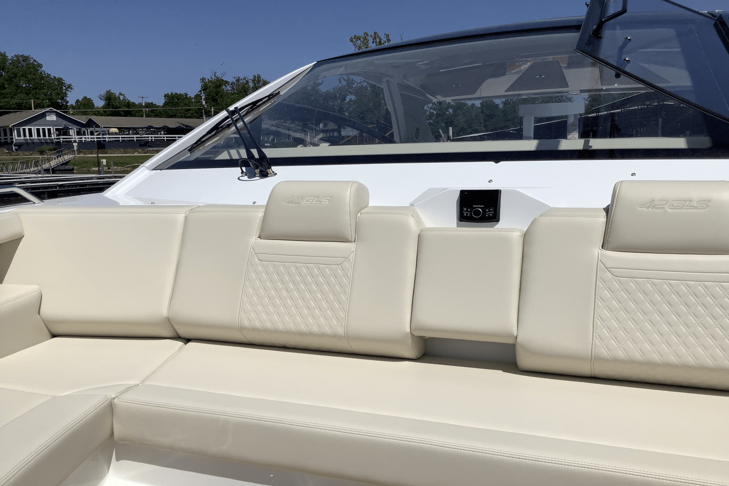 2025 Cruisers Yachts 42 GLS Image Thumbnail #27
