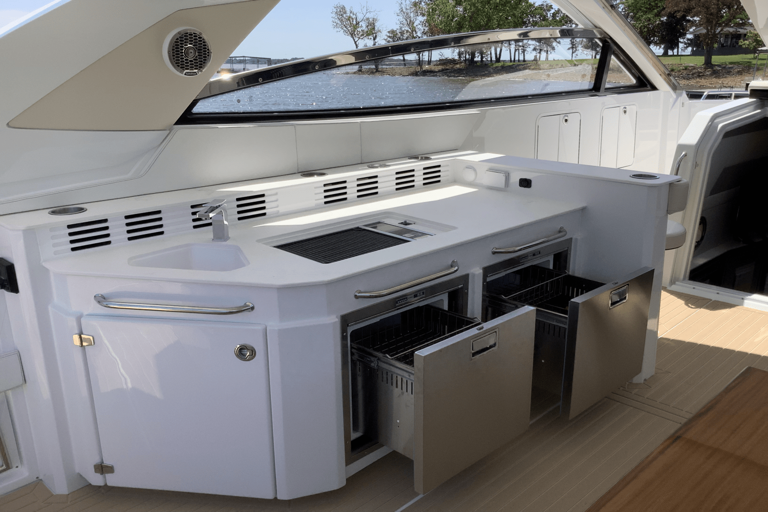 2025 Cruisers Yachts 42 GLS Image Thumbnail #11