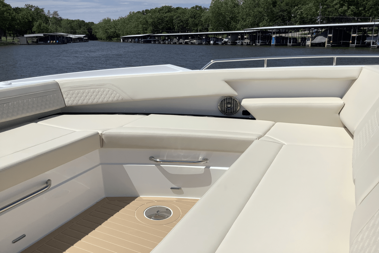 2025 Cruisers Yachts 42 GLS Image Thumbnail #25