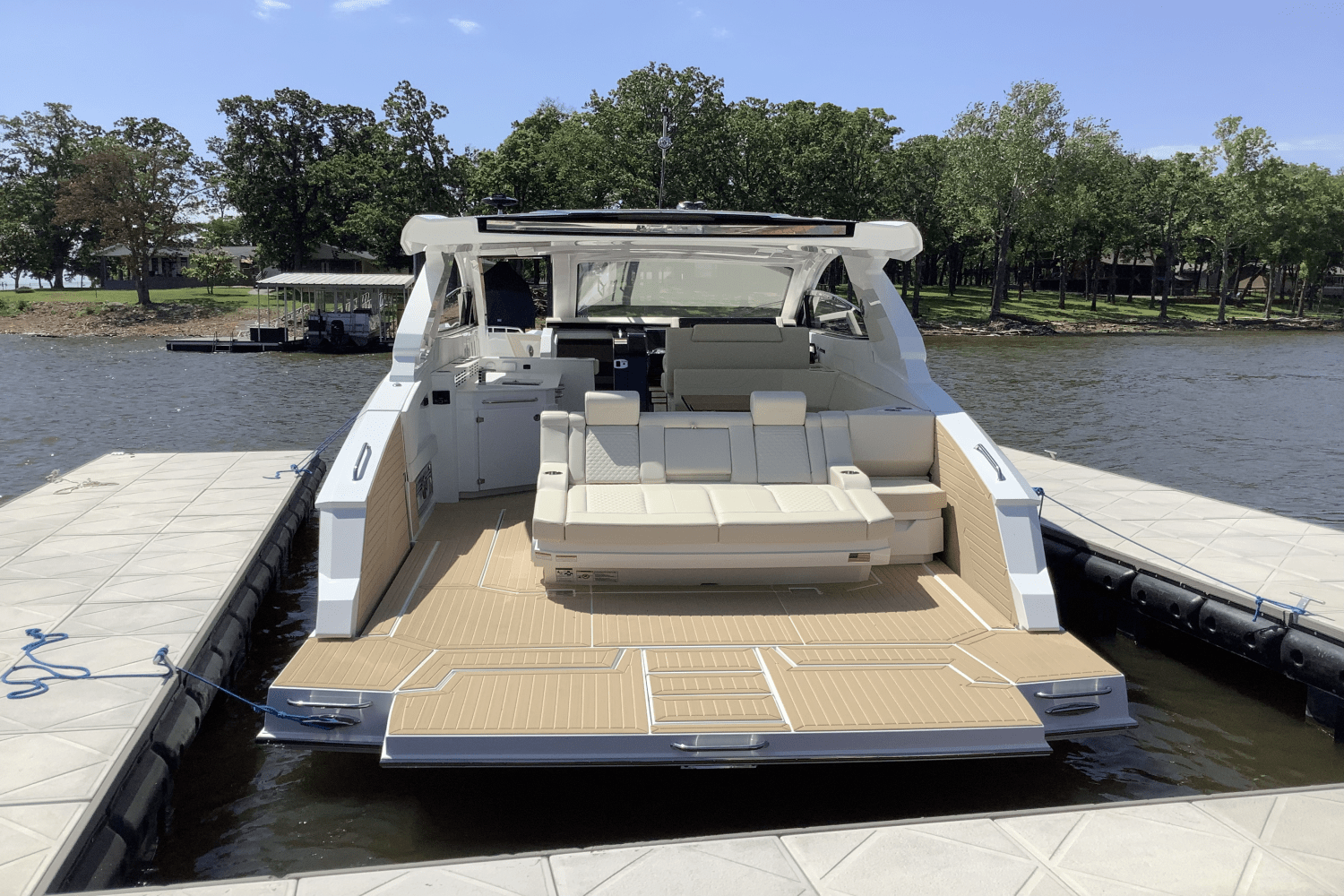 2025 Cruisers Yachts 42 GLS Image Thumbnail #3