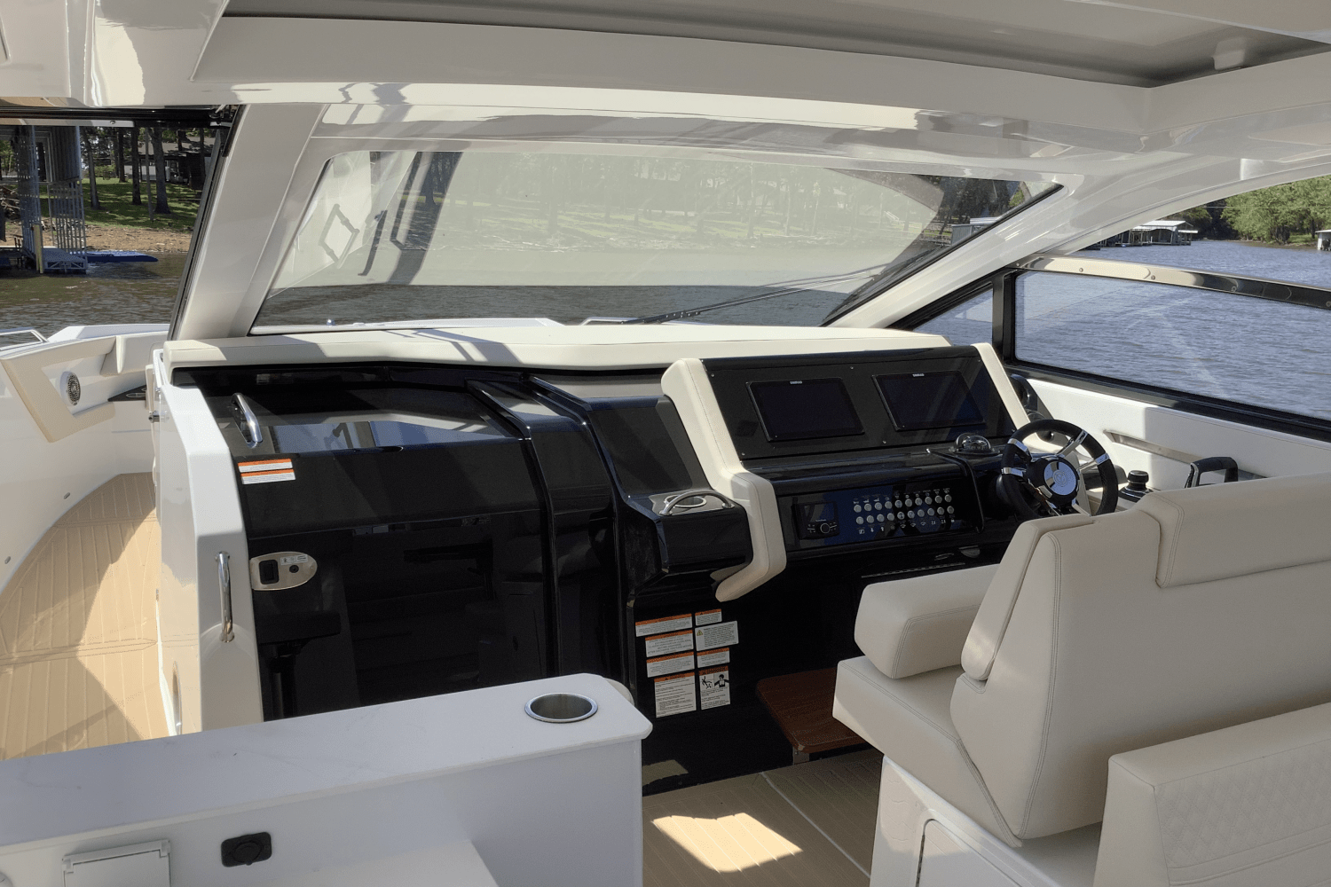 2025 Cruisers Yachts 42 GLS Image Thumbnail #20