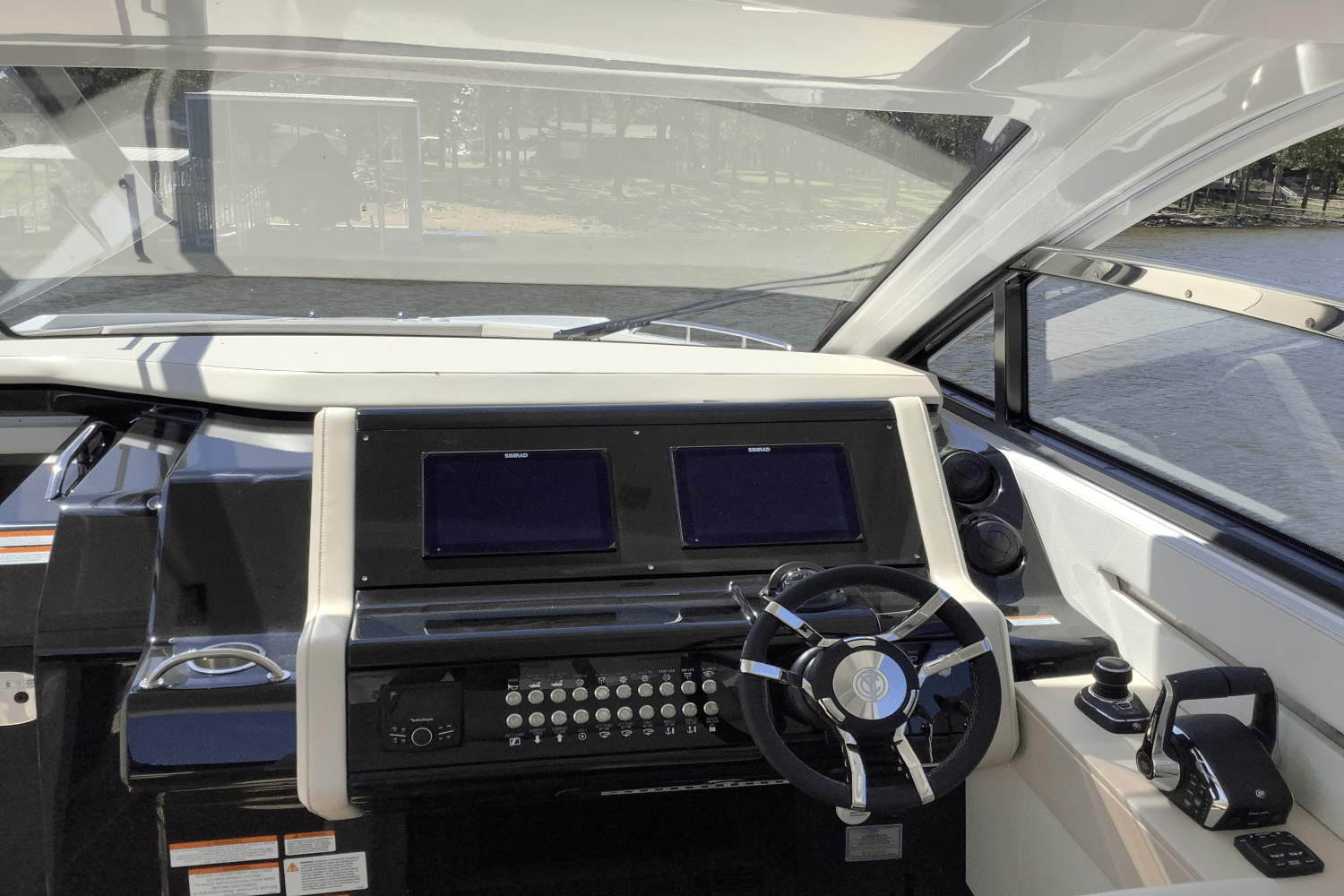 2025 Cruisers Yachts 42 GLS Image Thumbnail #16