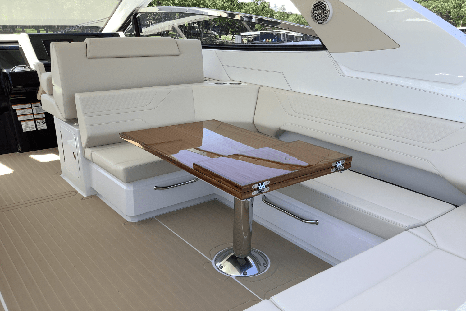 2025 Cruisers Yachts 42 GLS Image Thumbnail #10