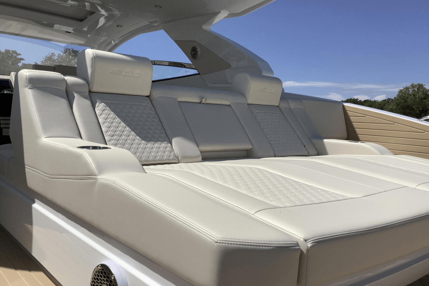 2025 Cruisers Yachts 42 GLS Image Thumbnail #5