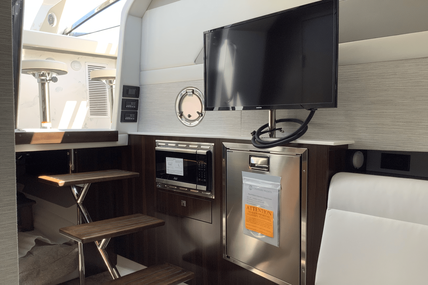 2025 Cruisers Yachts 42 GLS Image Thumbnail #31