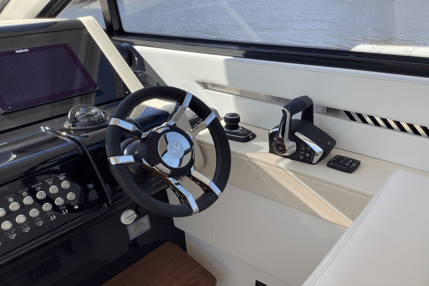 2025 Cruisers Yachts 42 GLS Image Thumbnail #17