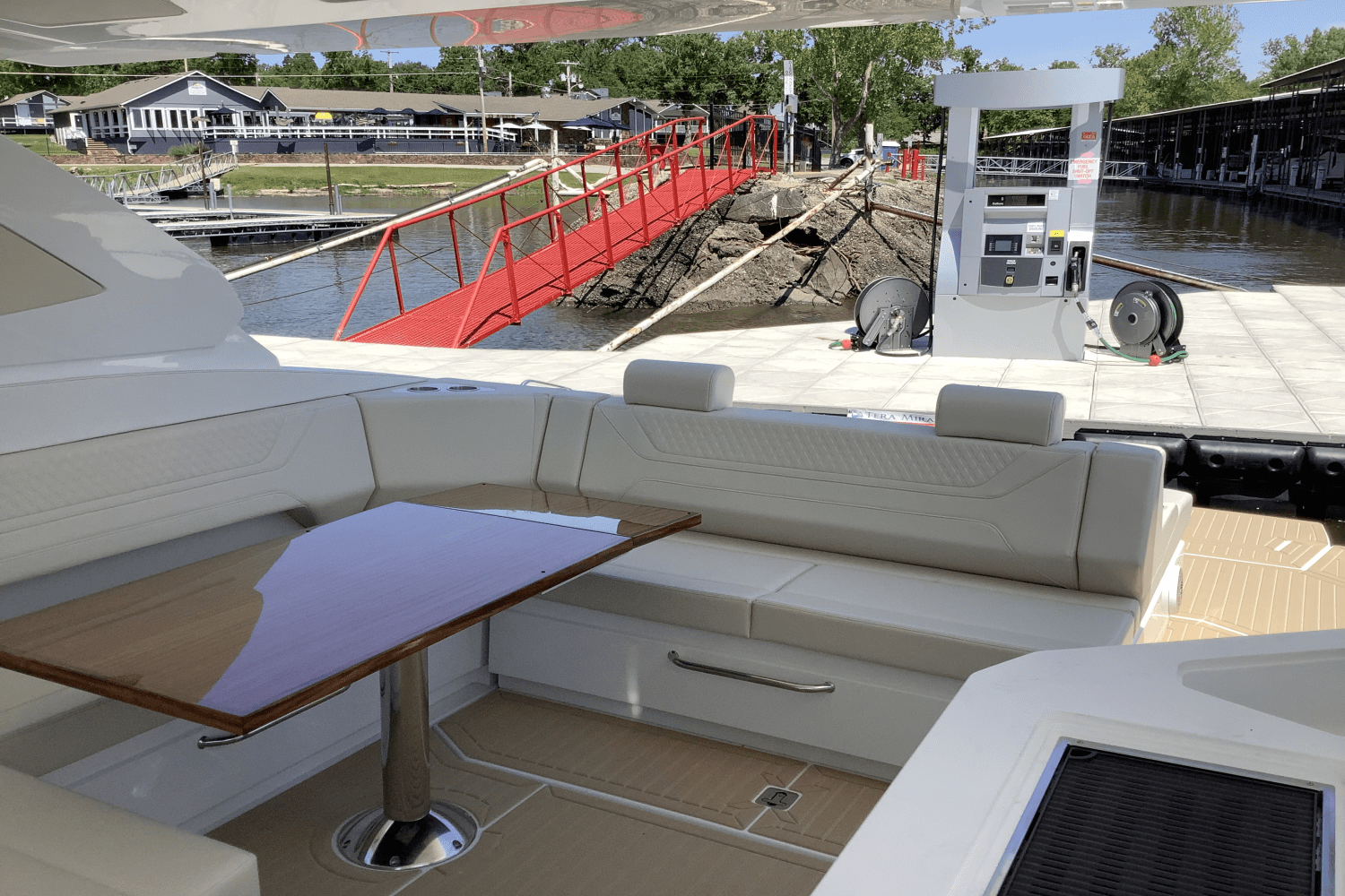 2025 Cruisers Yachts 42 GLS Image Thumbnail #6