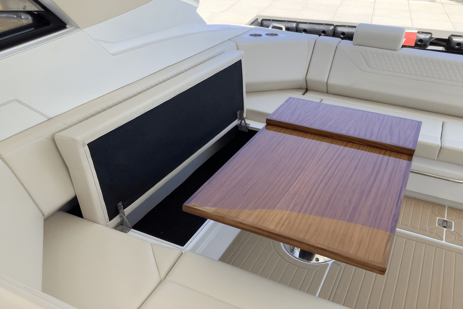 2025 Cruisers Yachts 42 GLS Image Thumbnail #9