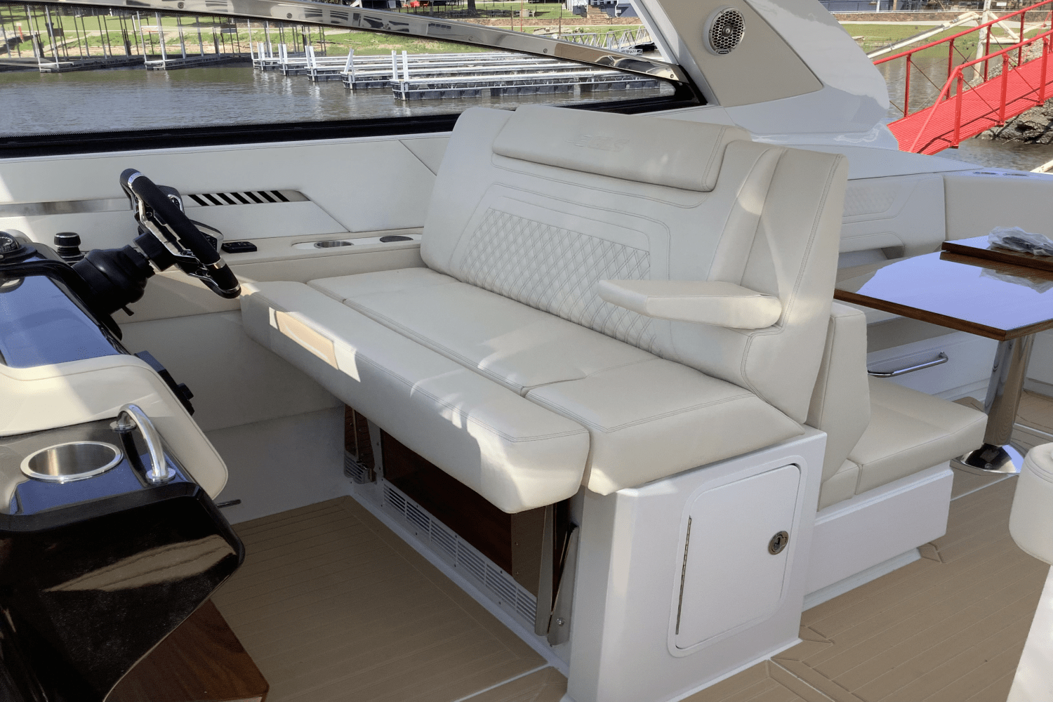2025 Cruisers Yachts 42 GLS Image Thumbnail #15