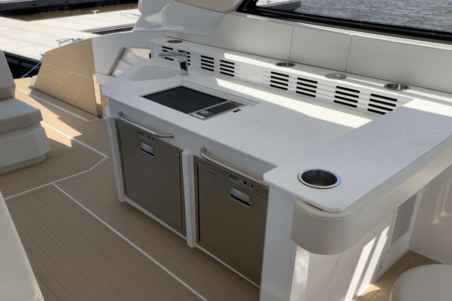 2025 Cruisers Yachts 42 GLS Image Thumbnail #12