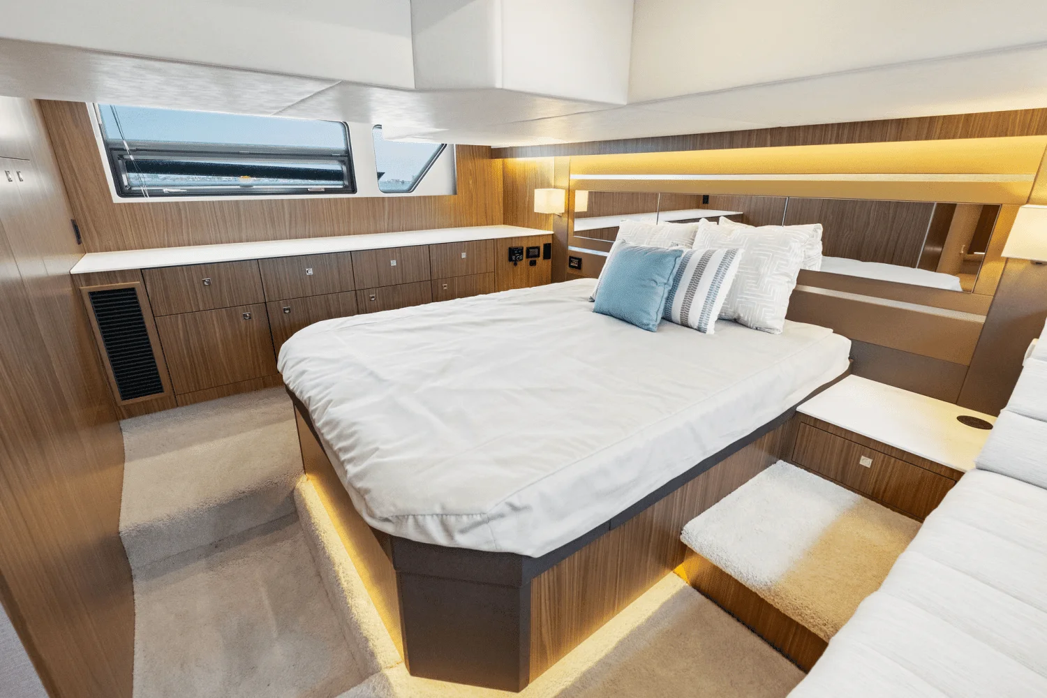 2025 Cruisers Yachts 46 Cantius Image Thumbnail #70