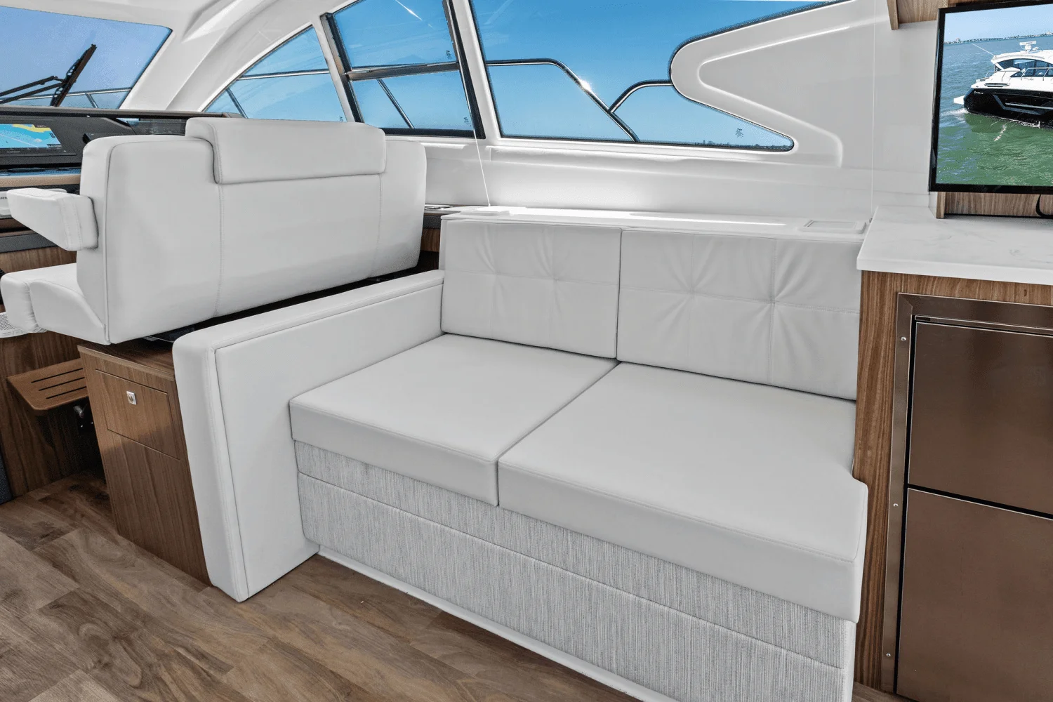 2025 Cruisers Yachts 46 Cantius Image Thumbnail #50