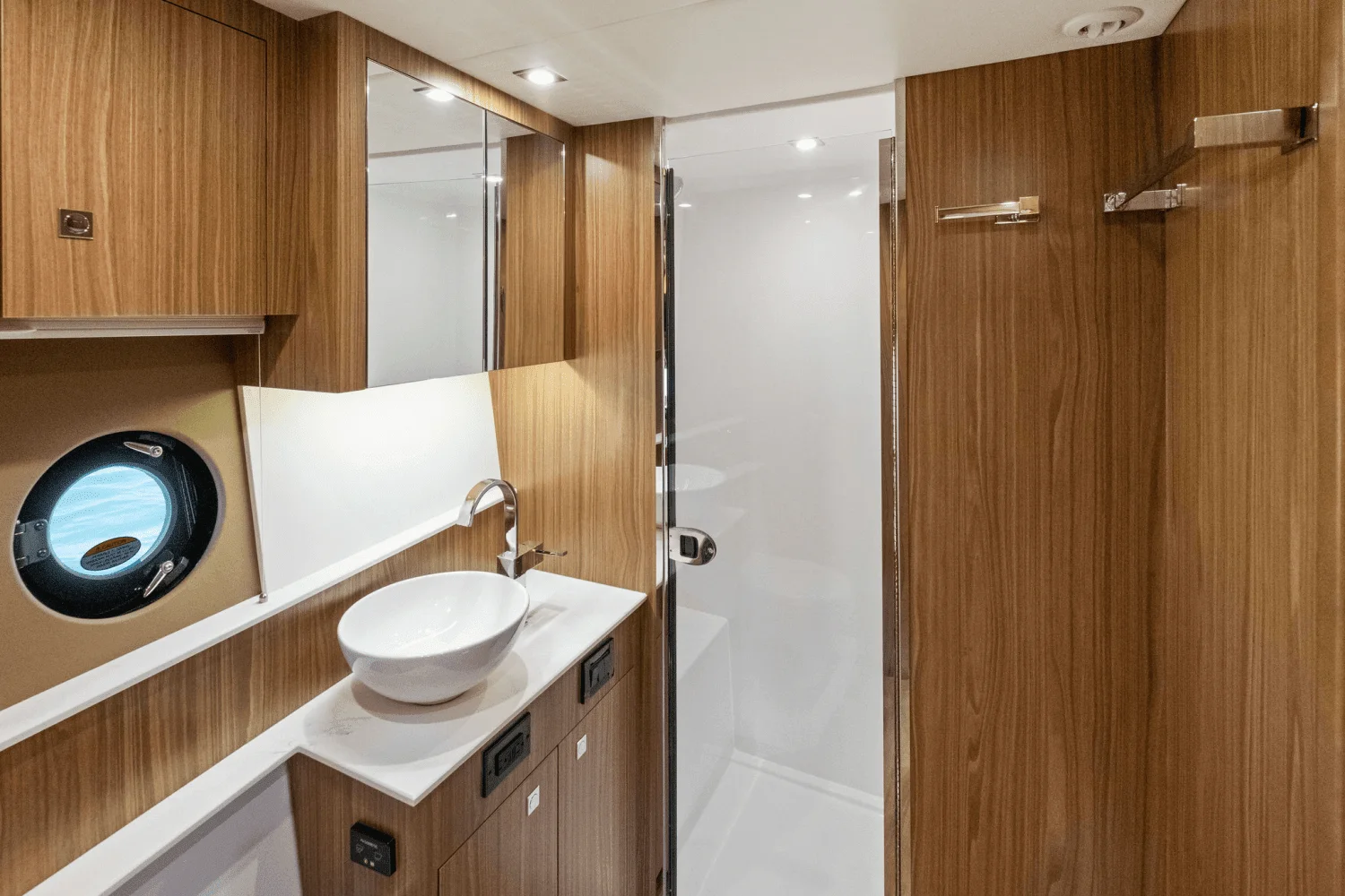 2025 Cruisers Yachts 46 Cantius Image Thumbnail #81