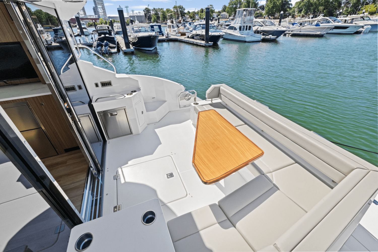 2025 Cruisers Yachts 46 Cantius Image Thumbnail #12