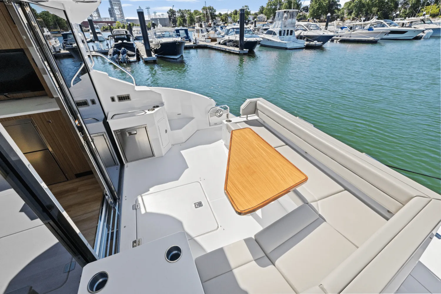 2025 Cruisers Yachts 46 Cantius Image Thumbnail #12