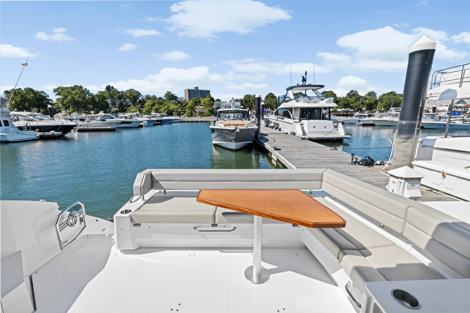 2025 Cruisers Yachts 46 Cantius Image Thumbnail #11