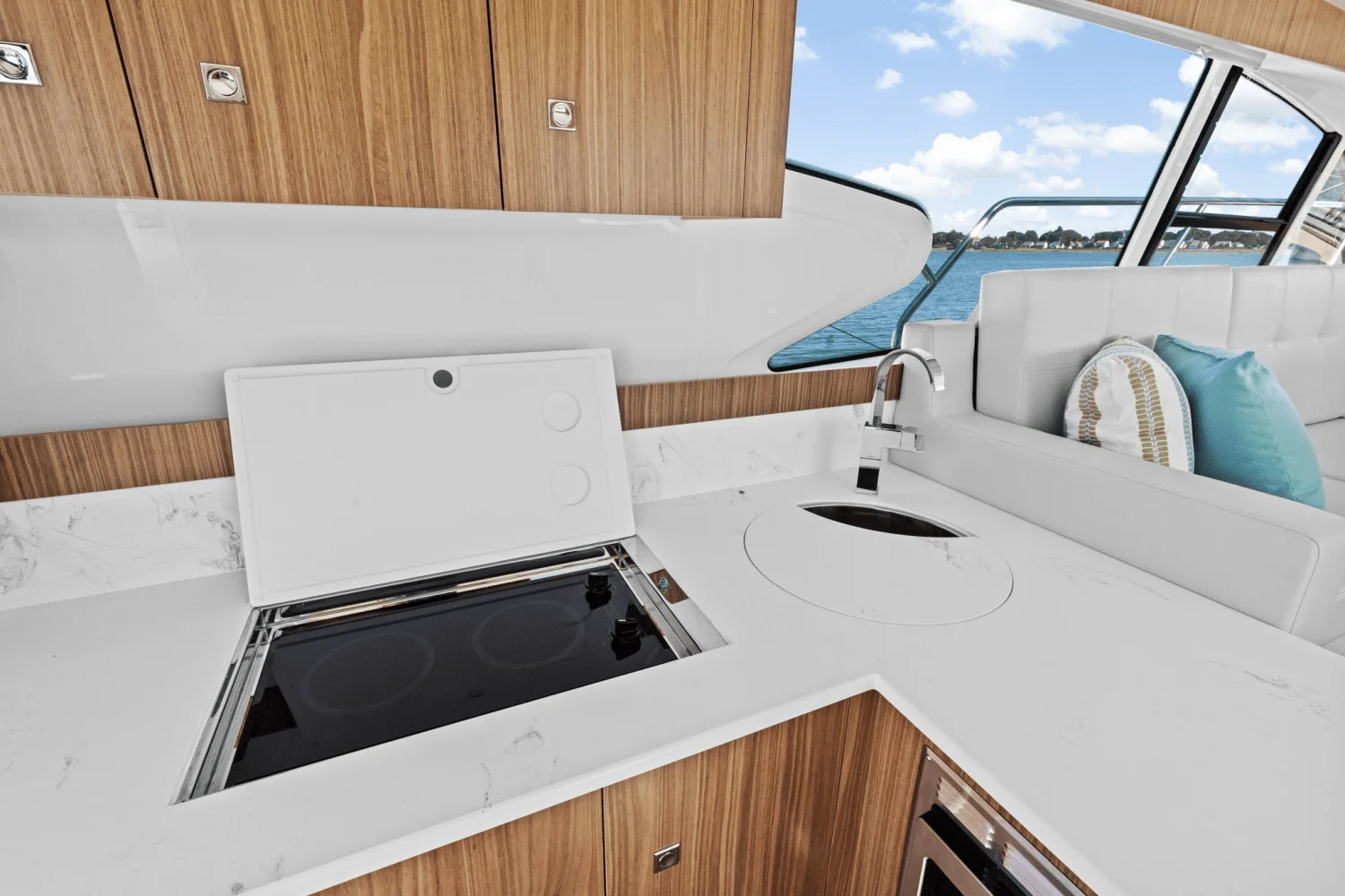 2025 Cruisers Yachts 46 Cantius Image Thumbnail #17