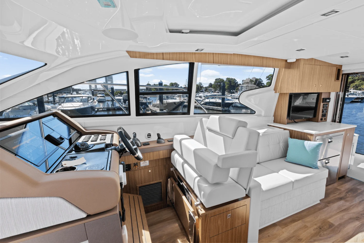 2025 Cruisers Yachts 46 Cantius Image Thumbnail #26