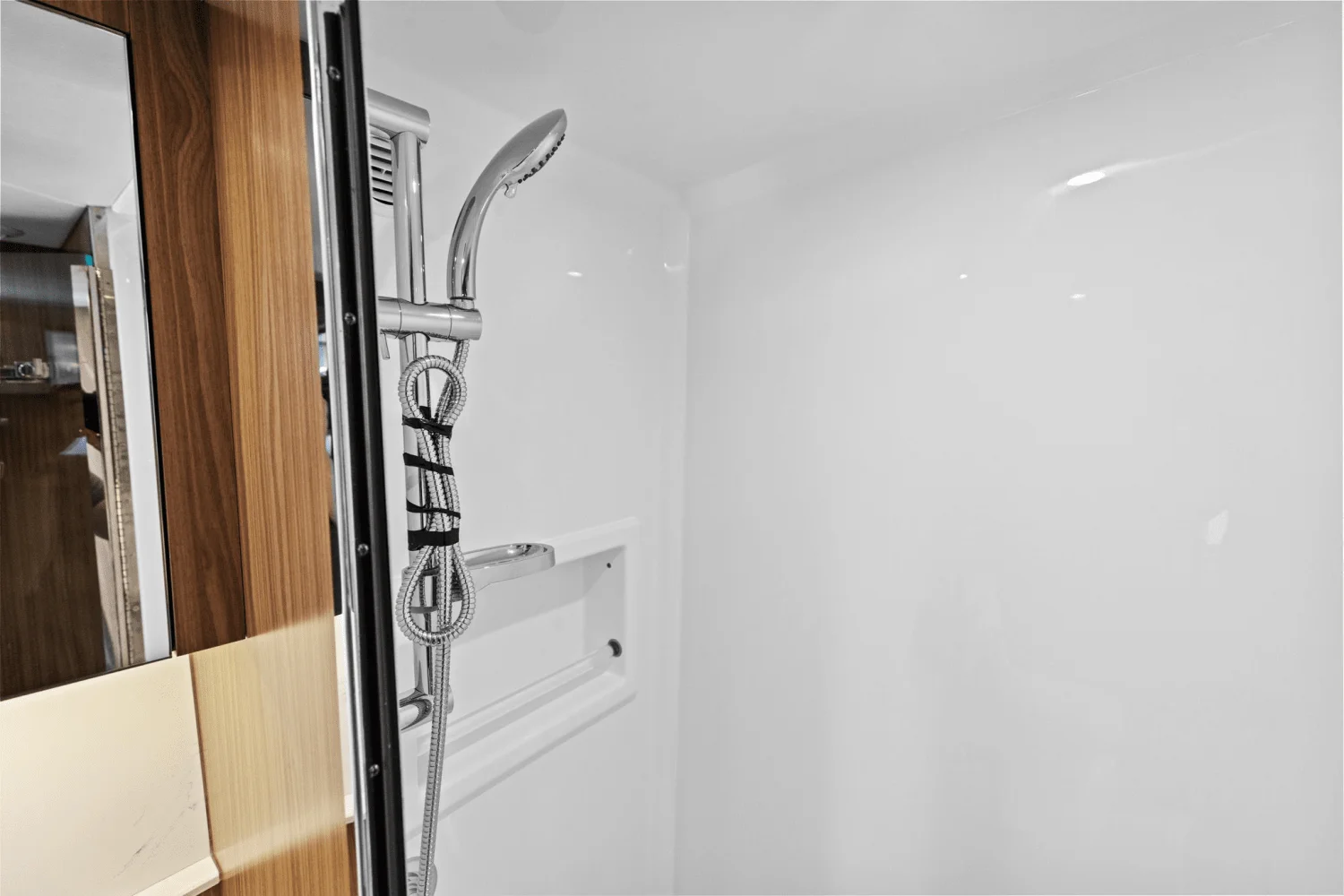 2025 Cruisers Yachts 46 Cantius Image Thumbnail #43