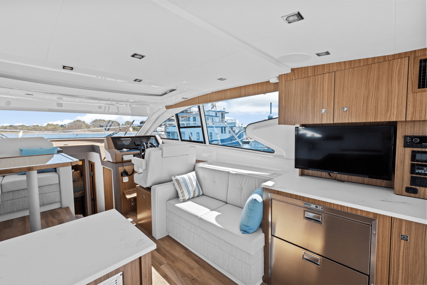 2025 Cruisers Yachts 46 Cantius Image Thumbnail #19
