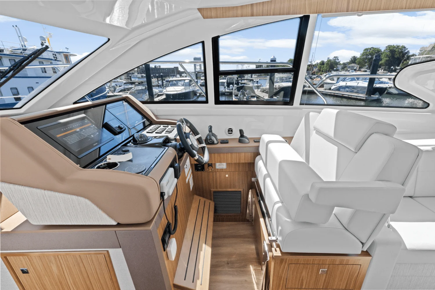 2025 Cruisers Yachts 46 Cantius Image Thumbnail #28