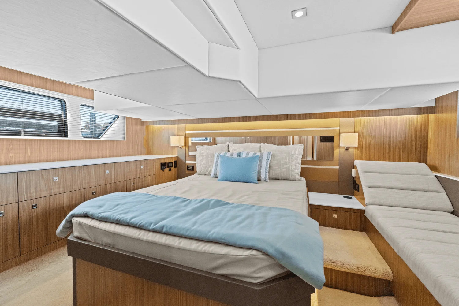 2025 Cruisers Yachts 46 Cantius Image Thumbnail #46