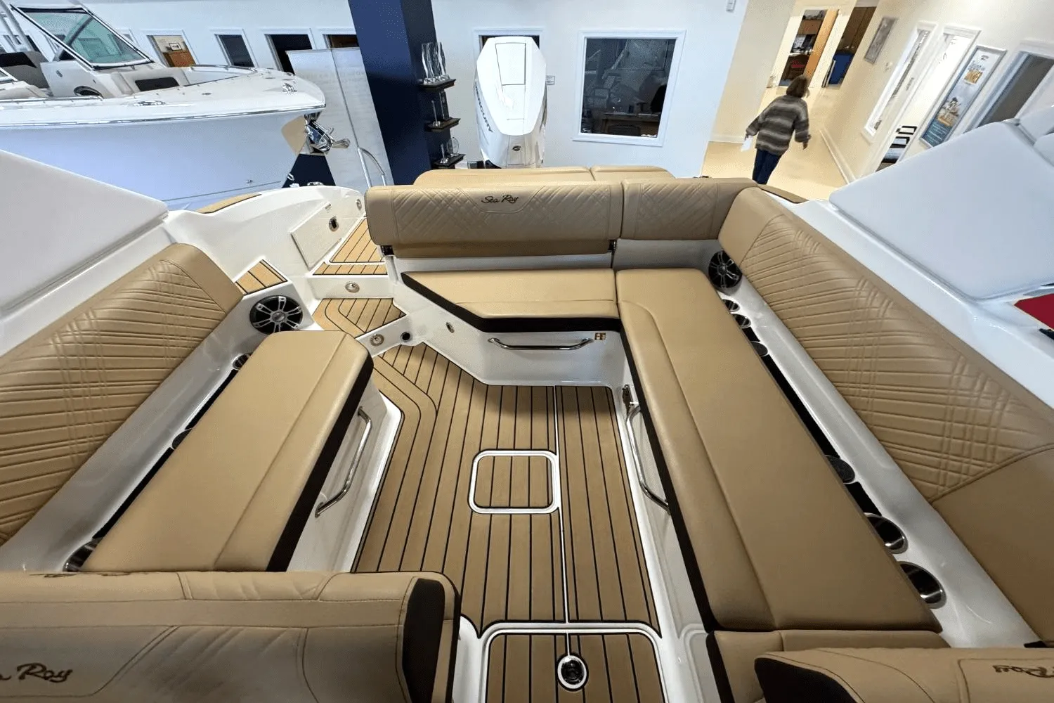 2025 Sea Ray SDX 270 Outboard Image Thumbnail #8