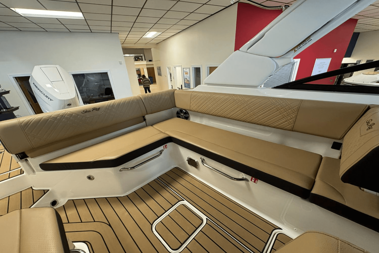 2025 Sea Ray SDX 270 Outboard Image Thumbnail #9