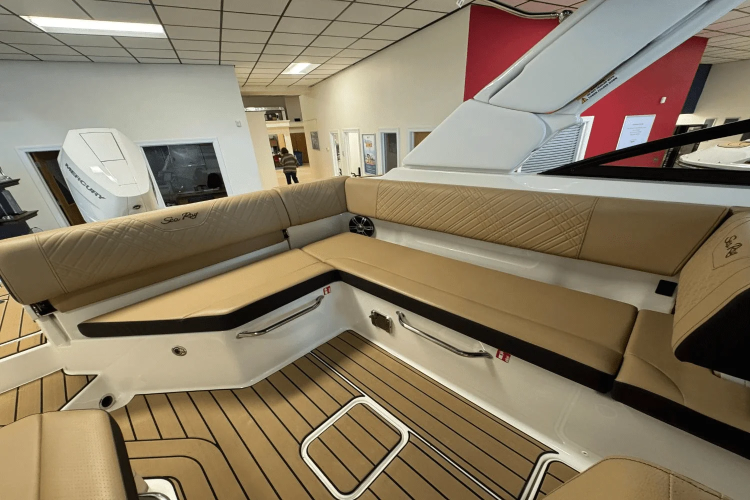 2025 Sea Ray SDX 270 Outboard Image Thumbnail #9