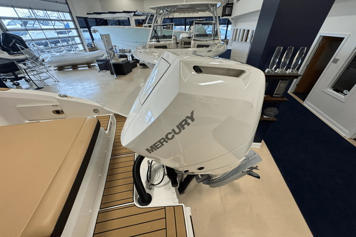 2025 Sea Ray SDX 270 Outboard Image Thumbnail #4