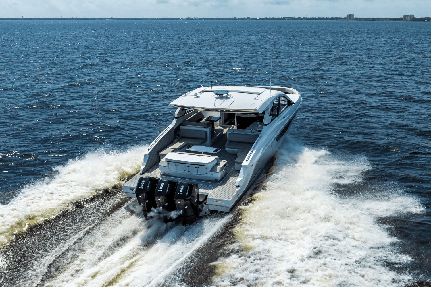 2025 Cruisers Yachts 50 GLS Outboard Image Thumbnail #14