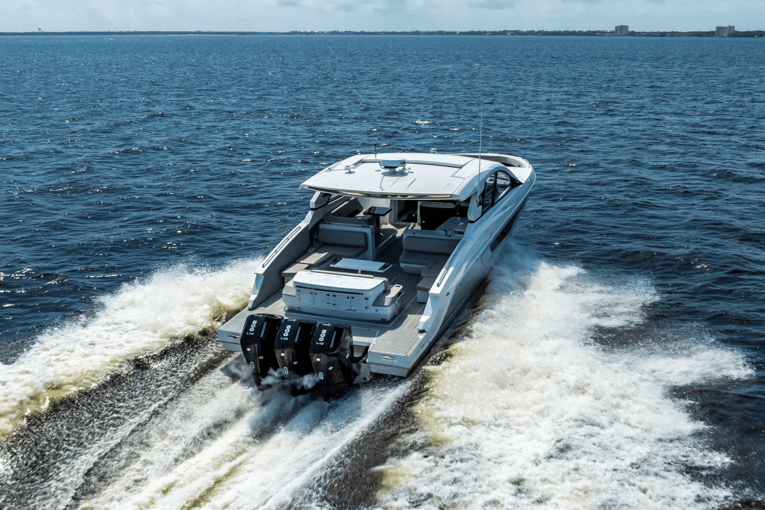 2025 Cruisers Yachts 50 GLS Outboard Image Thumbnail #14