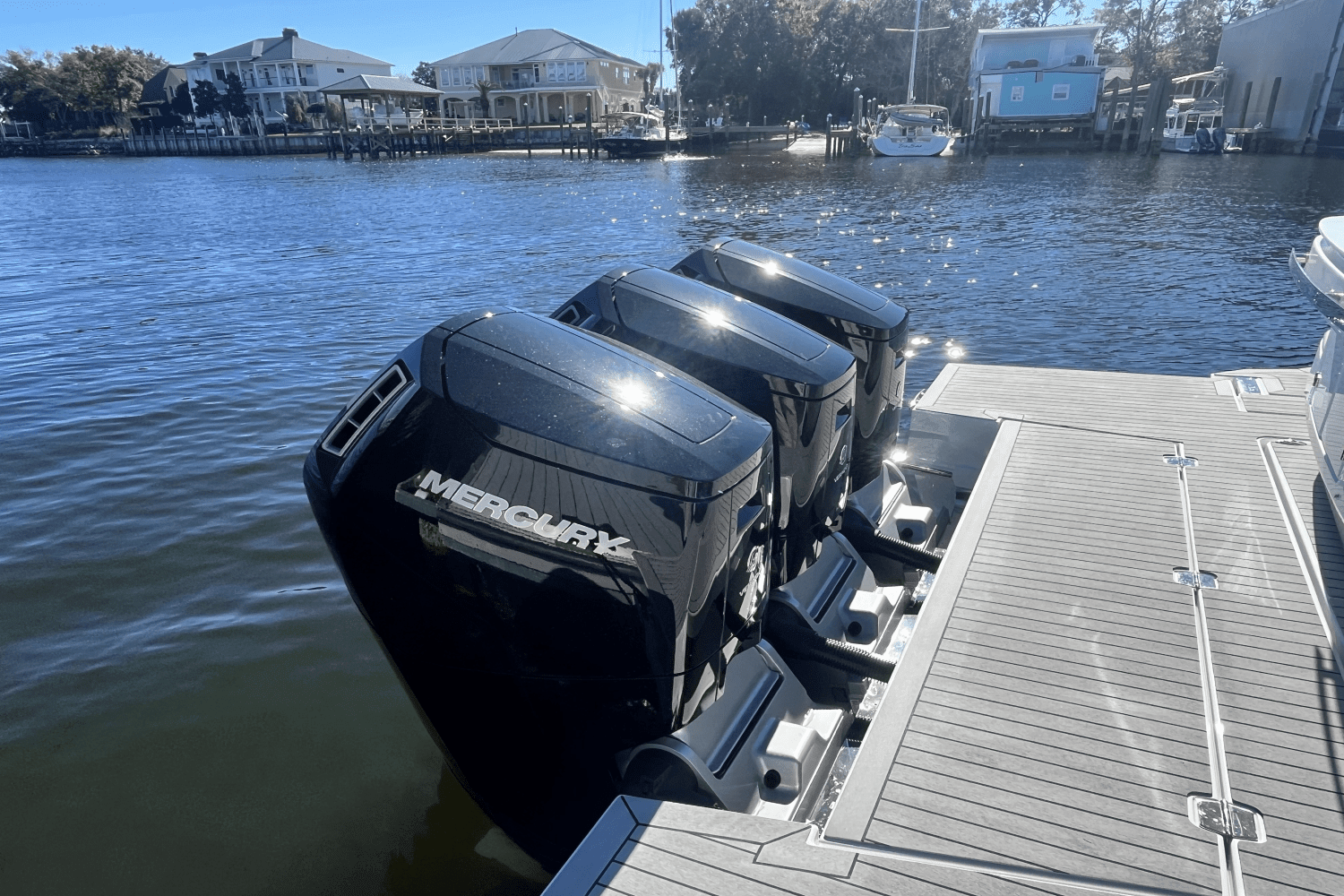 2025 Cruisers Yachts 50 GLS Outboard Image Thumbnail #8