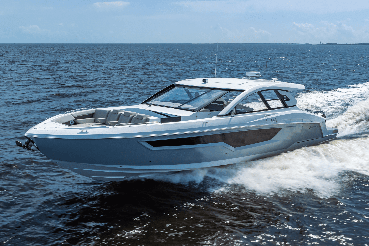 2025 Cruisers Yachts 50 GLS Outboard Image Thumbnail #9