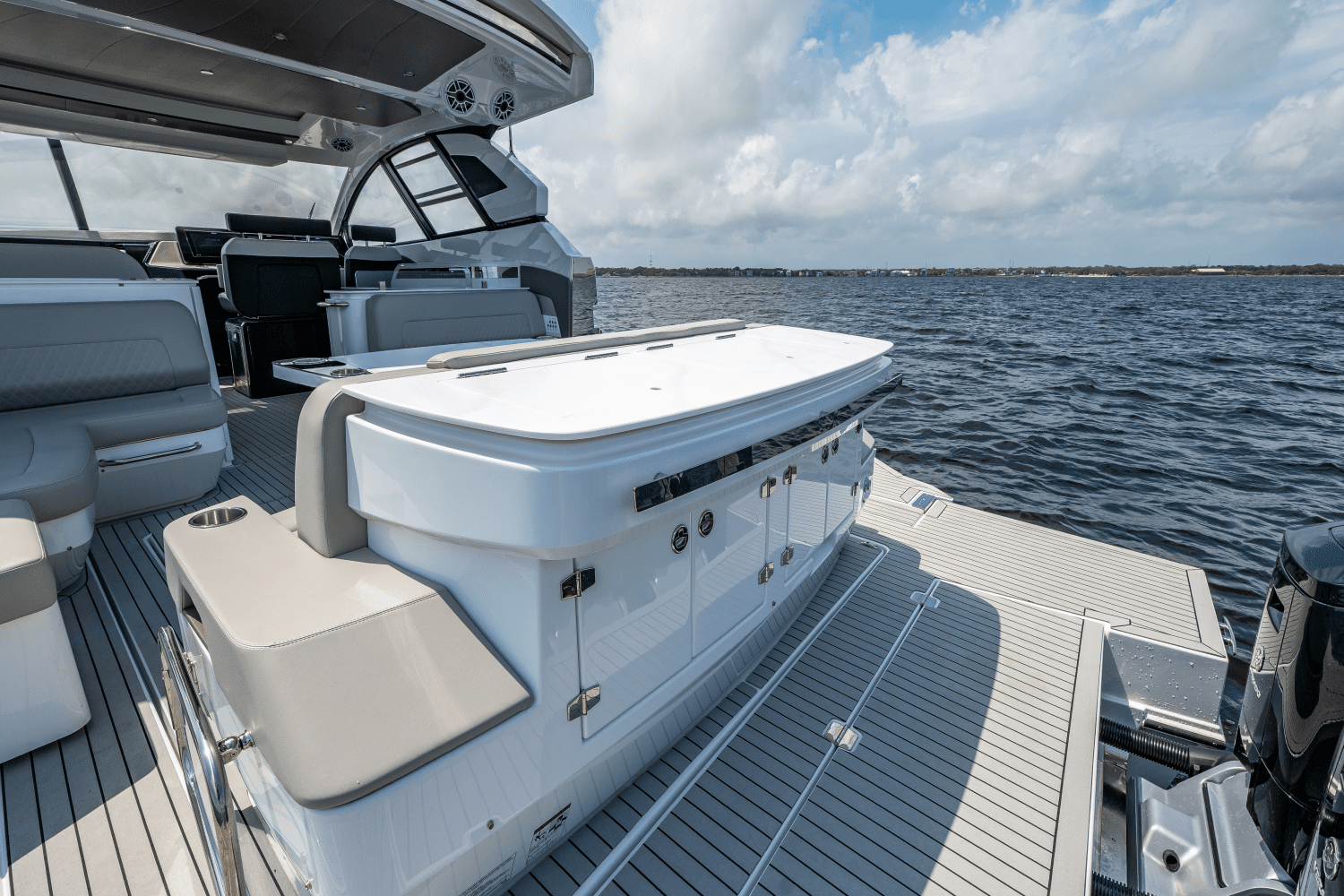 2025 Cruisers Yachts 50 GLS Outboard Image Thumbnail #21