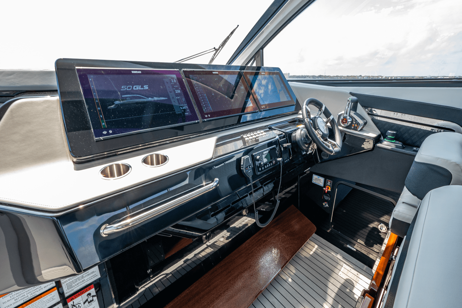 2025 Cruisers Yachts 50 GLS Outboard Image Thumbnail #39