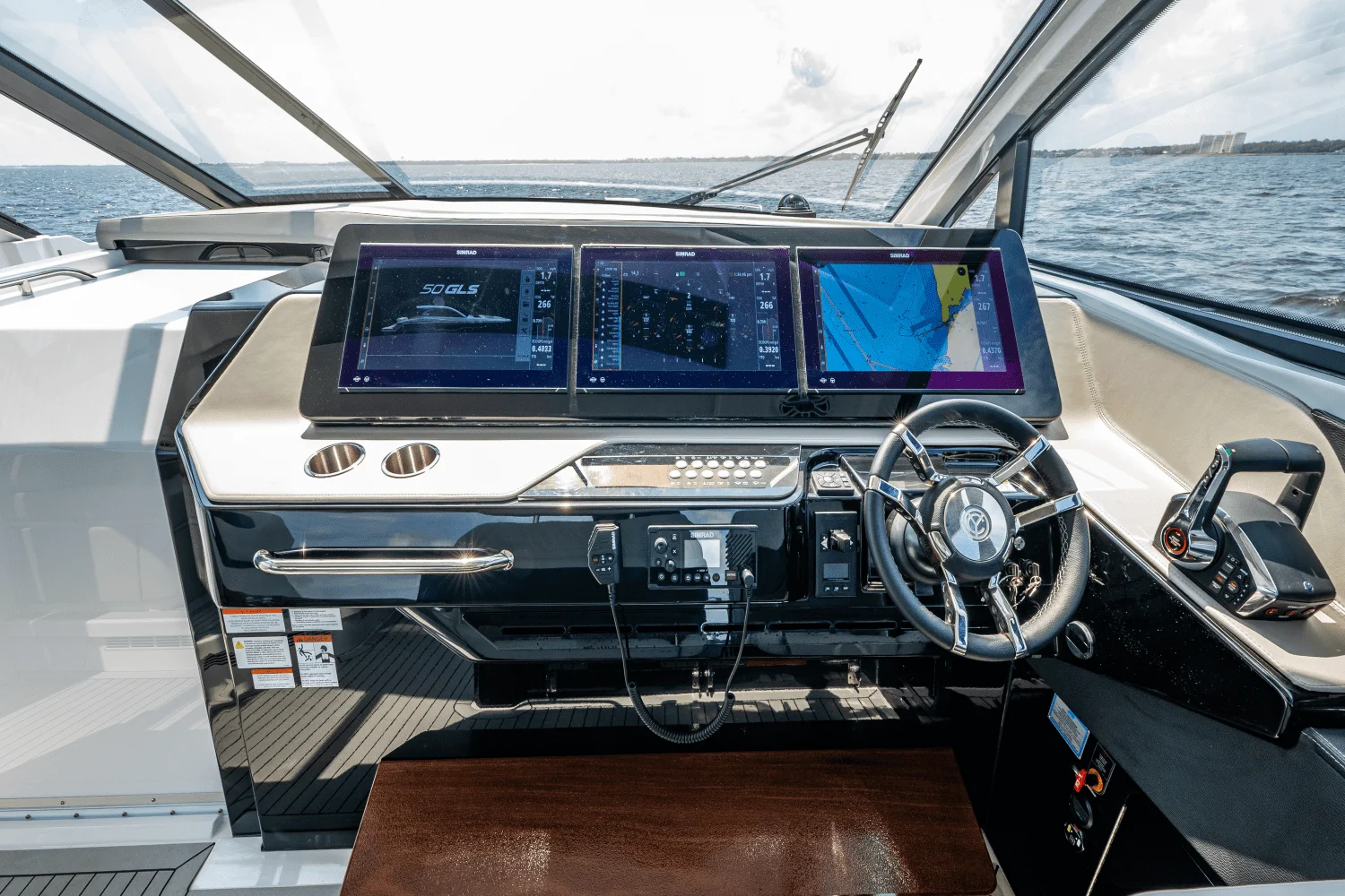 2025 Cruisers Yachts 50 GLS Outboard Image Thumbnail #40